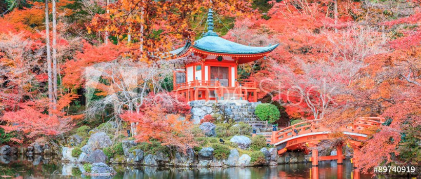 Bild på The leave change color of red in Temple japan